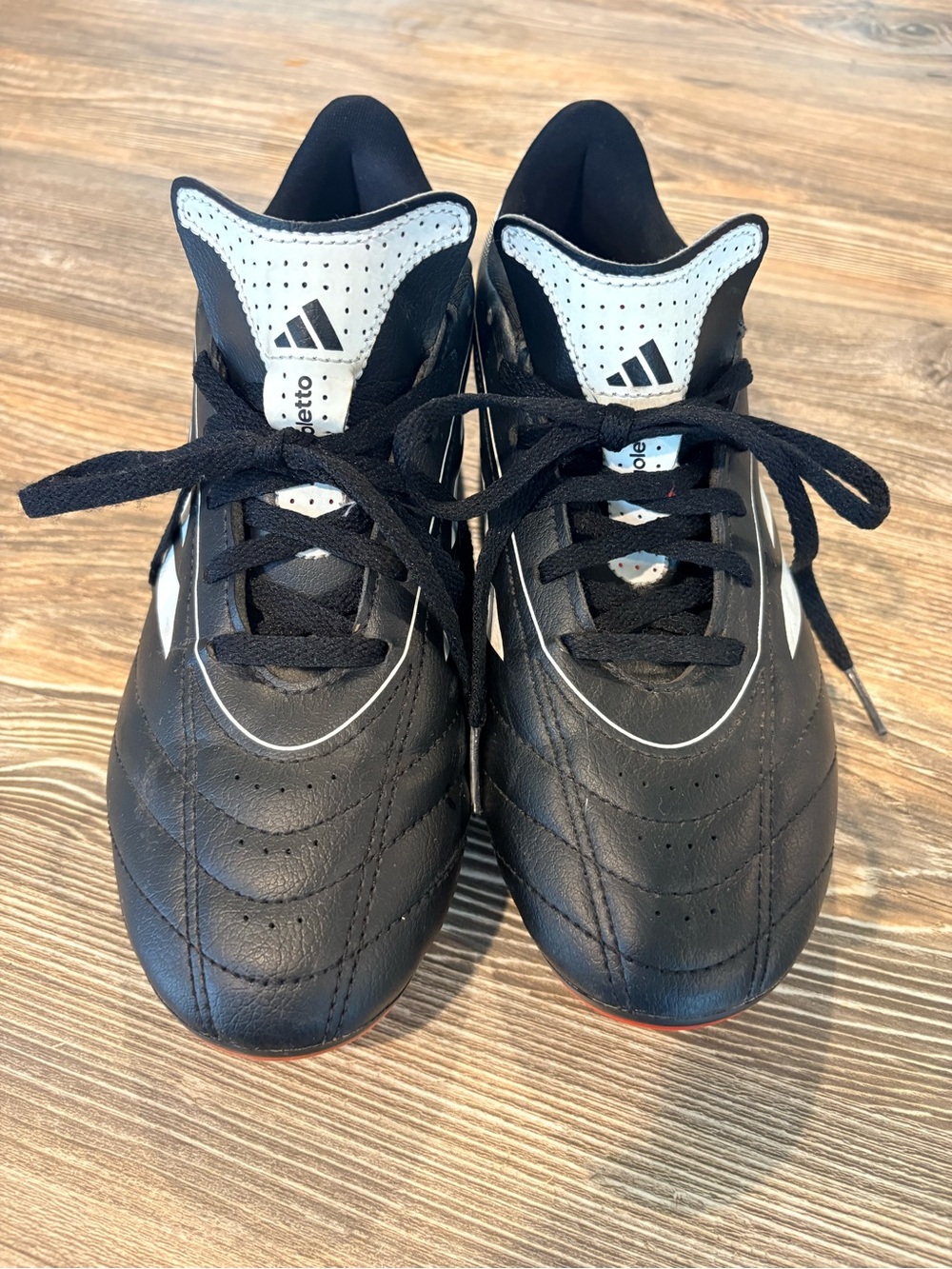 adidas Women Size 7 Black and White Soccer Cleats
